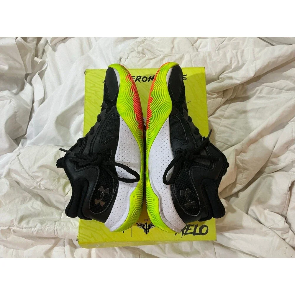 Under Armour Unisex Size 2.5Y Jet '25 Footwear - True Foot Fitment (LIKE-NEW!!)